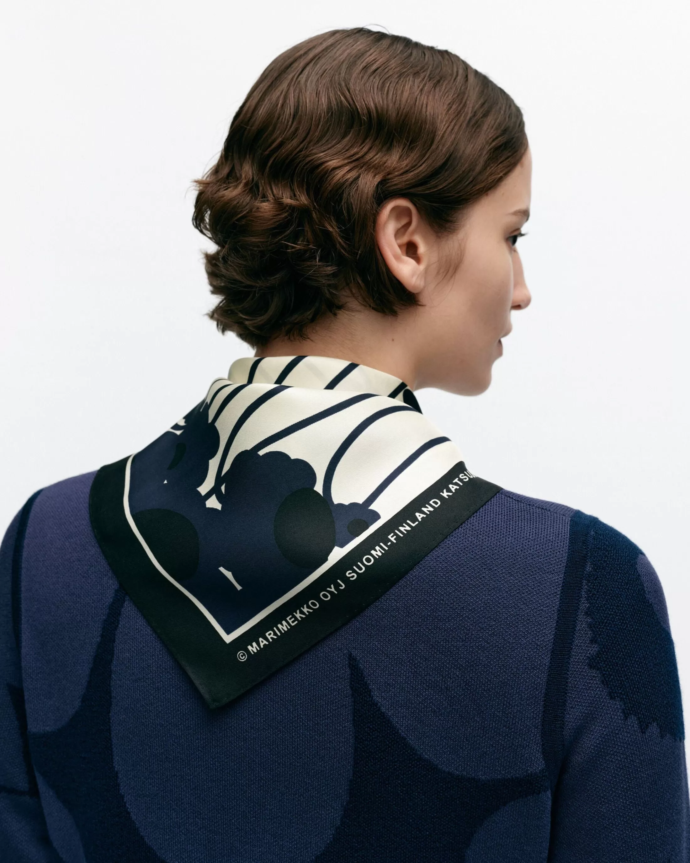 Marimekko Lauhtua Lammet Silkkihuivi Shop